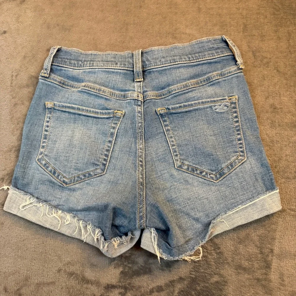 Hollister High Rise Short 3 Denim‎ Womens Size 0 Blue Advanced Stretch Cut Off